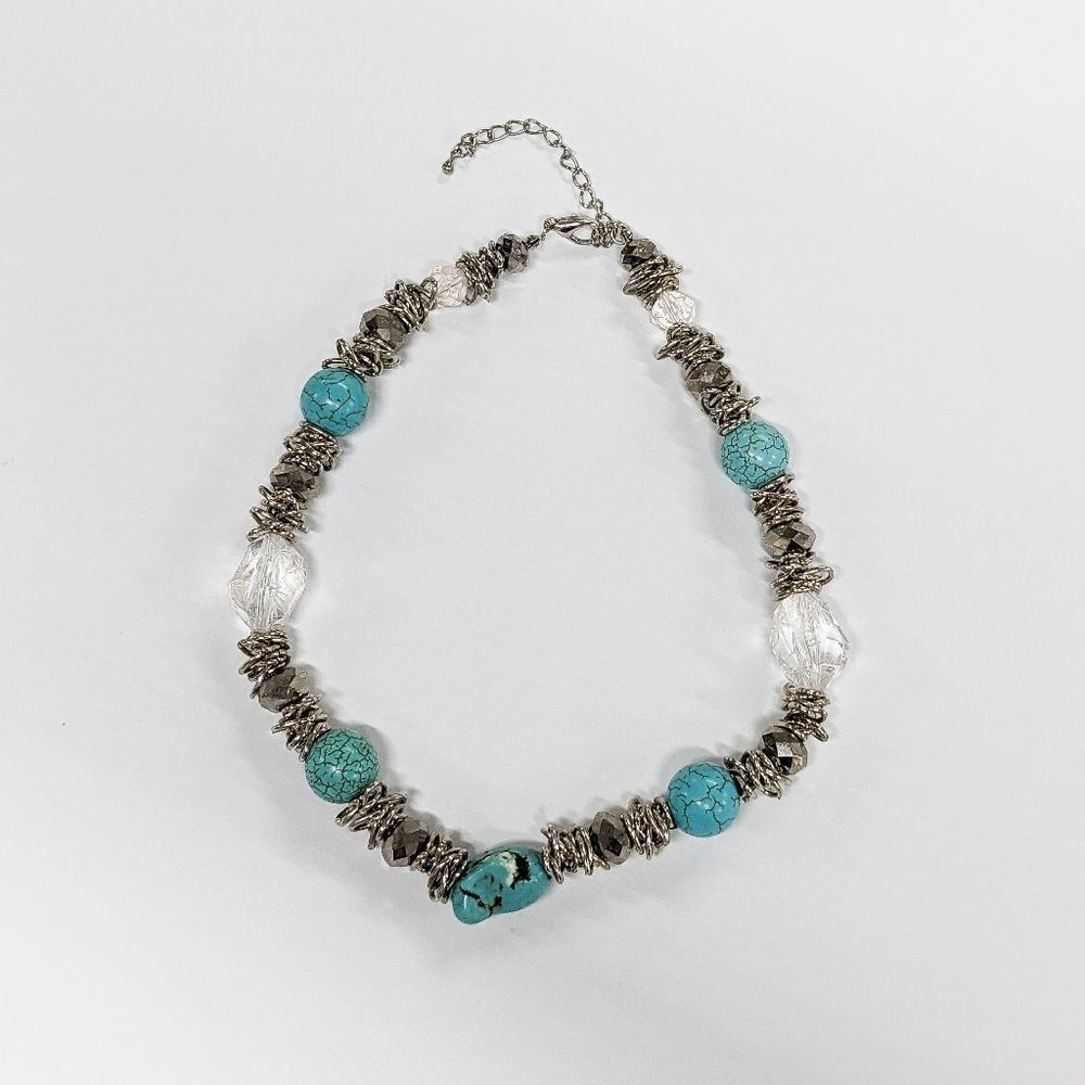Erica Lyons Silvertone and Dyed Howlite Chunky Necklace